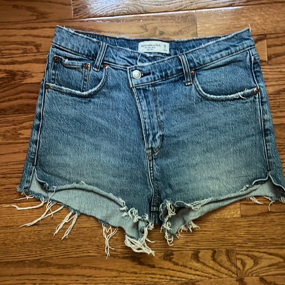 Abercrombie & Fitch High Rise Mom Short